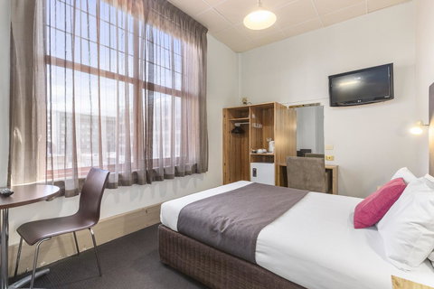 Adelaide Paringa - New Castle Holiday 3