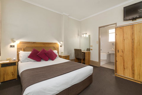 Adelaide Paringa - New Castle Holiday 9