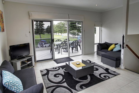 Tasman Beachside Apartment - New Castle Holiday 4