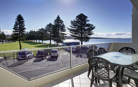 Tasman Beachside Apartment - New Castle Holiday 0