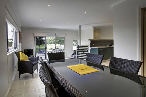 Tasman Beachside Apartment - New Castle Holiday 5