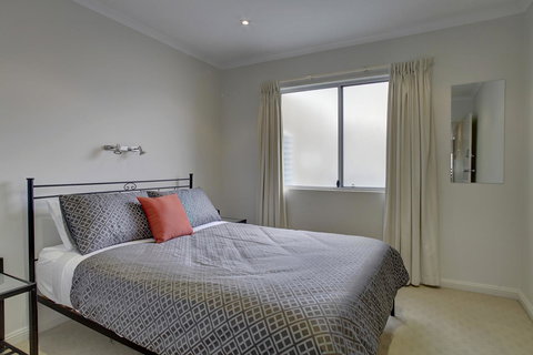 Tasman Beachside Apartment - New Castle Holiday 8