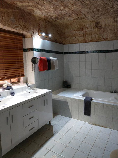 Zen Underground B&B - New Castle Holiday 3