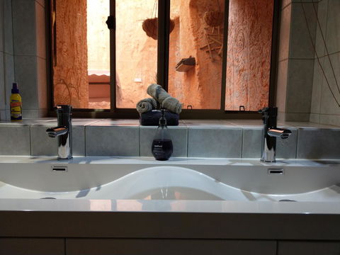 Zen Underground B&B - New Castle Holiday 6