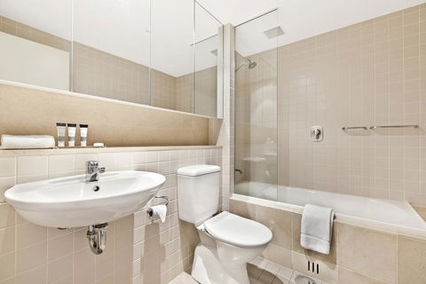 Glenelg Seaside Apartment - New Castle Holiday 12