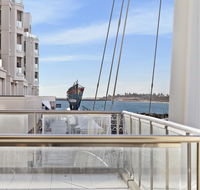 Glenelg Seaside Apartment - New Castle Holiday
