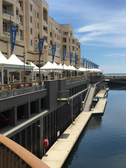 Glenelg Seaside Apartment - New Castle Holiday 3