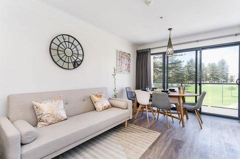 Heart Of Glenelg BnB - New Castle Holiday 10