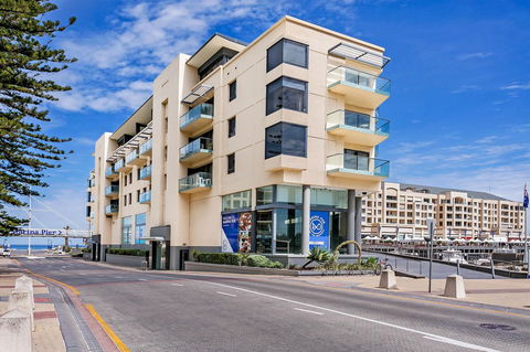 Heart Of Glenelg BnB - New Castle Holiday 16