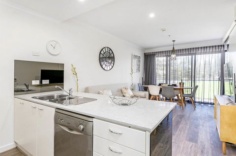 Heart Of Glenelg BnB - New Castle Holiday 5
