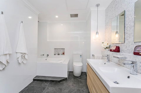 Heart Of Glenelg BnB - New Castle Holiday 2