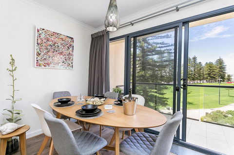 Heart Of Glenelg BnB - New Castle Holiday 11