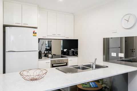 Heart Of Glenelg BnB - New Castle Holiday 6