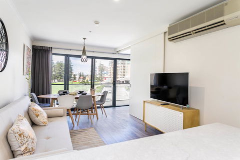 Heart Of Glenelg BnB - New Castle Holiday 8