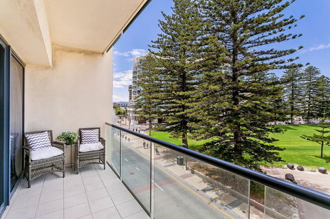 Heart Of Glenelg BnB - New Castle Holiday 12