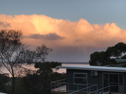 Sunrise On Falie Seaview Eco Accommodation - New Castle Holiday 28