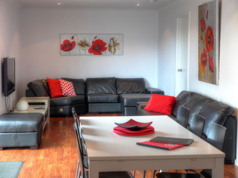Home On Torrens - New Castle Holiday 24