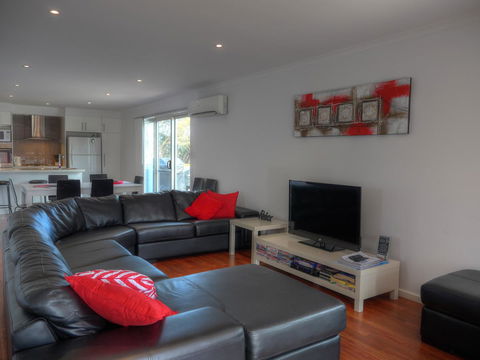 Home On Torrens - New Castle Holiday 26
