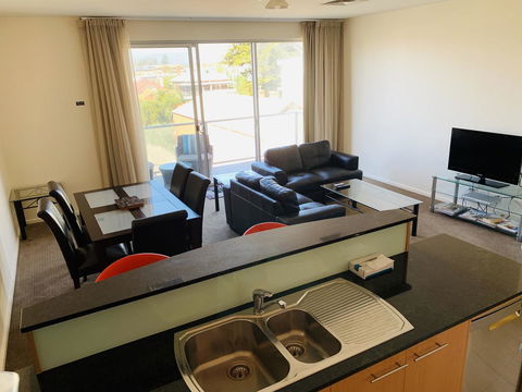 Ensenada Motor Inn And Suites - New Castle Holiday 24
