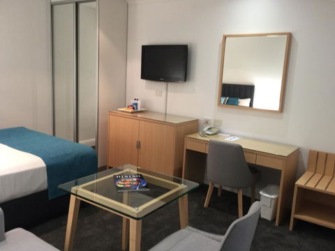 Ensenada Motor Inn And Suites - New Castle Holiday 17