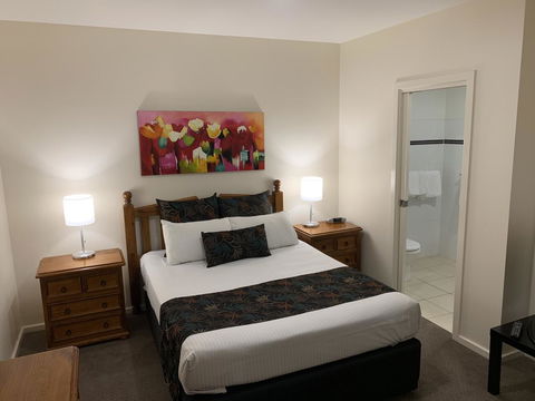 Ensenada Motor Inn And Suites - New Castle Holiday 22