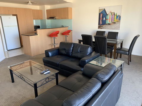 Ensenada Motor Inn And Suites - New Castle Holiday 21