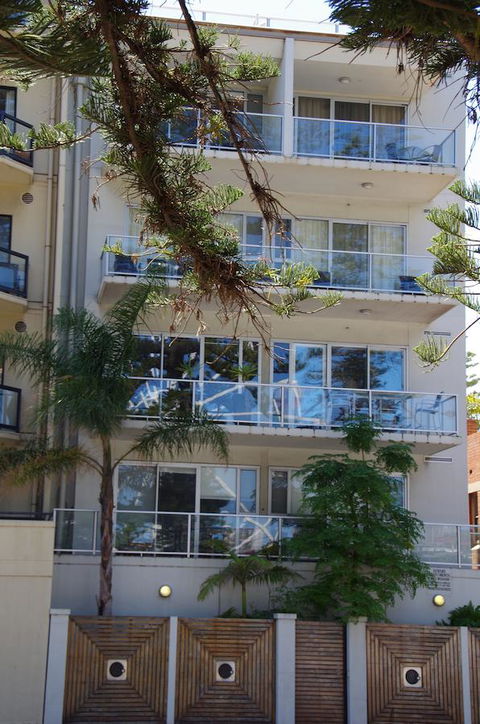 Ensenada Motor Inn And Suites - New Castle Holiday 36