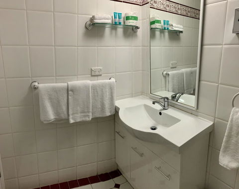 Ensenada Motor Inn And Suites - New Castle Holiday 6