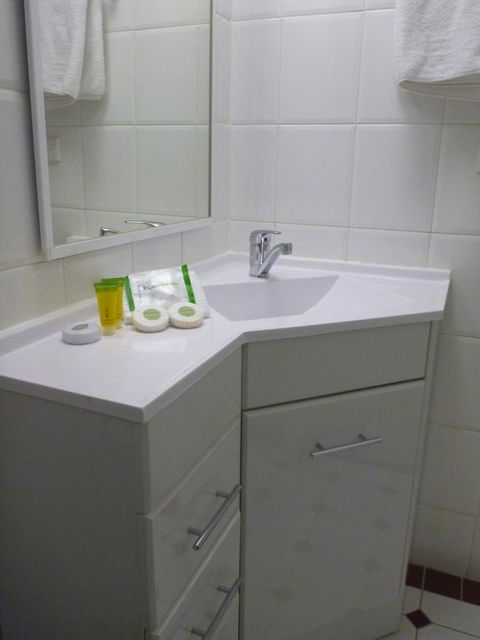 Ensenada Motor Inn And Suites - New Castle Holiday 15