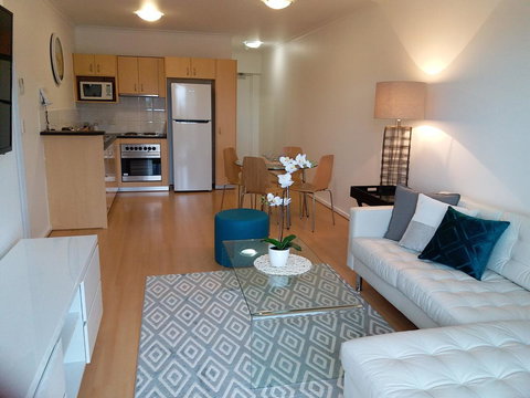 Spacious 4 BR And 2 Bathrooms City Apartment - New Castle Holiday 12