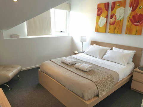 Spacious 4 BR And 2 Bathrooms City Apartment - New Castle Holiday 4