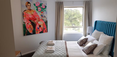 Spacious 4 BR And 2 Bathrooms City Apartment - New Castle Holiday 10