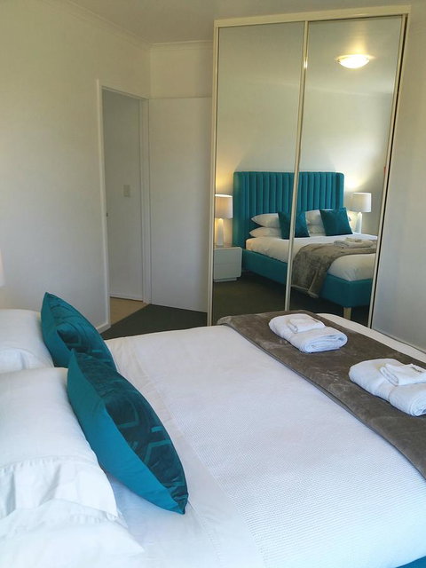 Spacious 4 BR And 2 Bathrooms City Apartment - New Castle Holiday 15