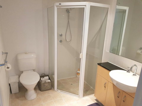 Spacious 4 BR And 2 Bathrooms City Apartment - New Castle Holiday 5