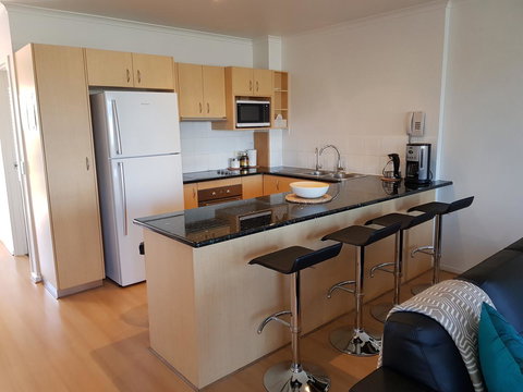 Spacious 4 BR And 2 Bathrooms City Apartment - New Castle Holiday 2
