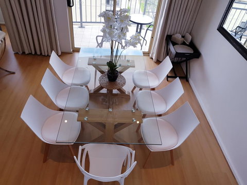 Spacious 4 BR And 2 Bathrooms City Apartment - New Castle Holiday 1