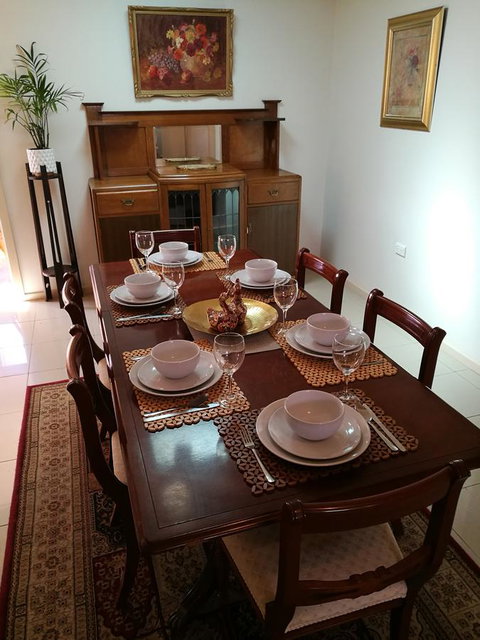 Hilda Anna's - New Castle Holiday 40