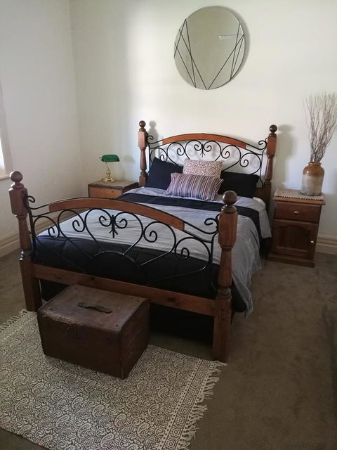 Hilda Anna's - New Castle Holiday 21