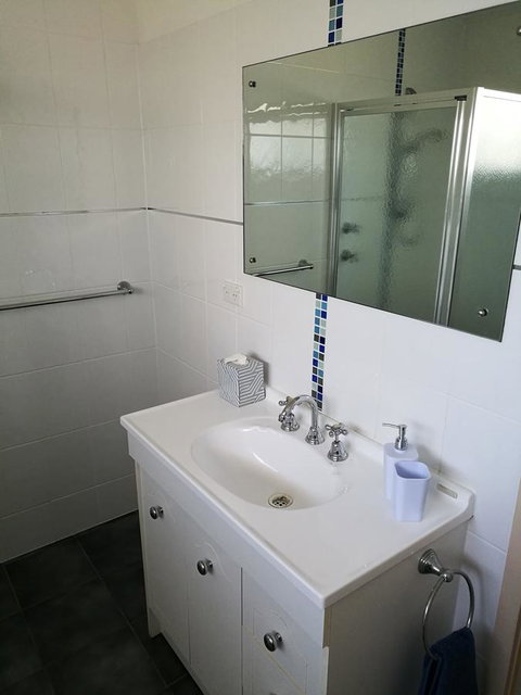 Hilda Anna's - New Castle Holiday 36