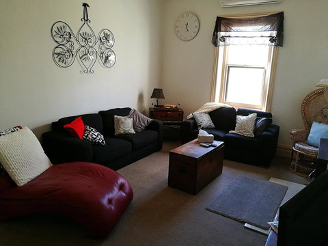 Hilda Anna's - New Castle Holiday 28