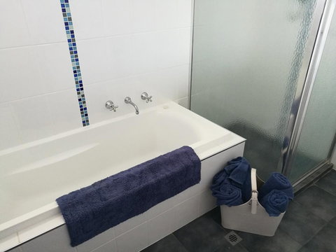 Hilda Anna's - New Castle Holiday 34