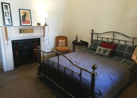 Hilda Anna's - New Castle Holiday 24