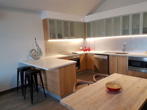 Semaphore Splash Apartments - New Castle Holiday 10