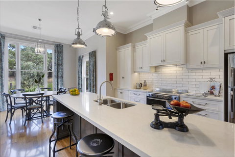 Grandview Accommodation - The Elm Tree Apartments - New Castle Holiday 15