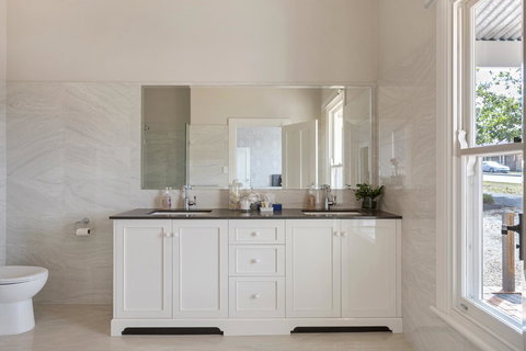 Grandview Accommodation - The Elm Tree Apartments - New Castle Holiday 6