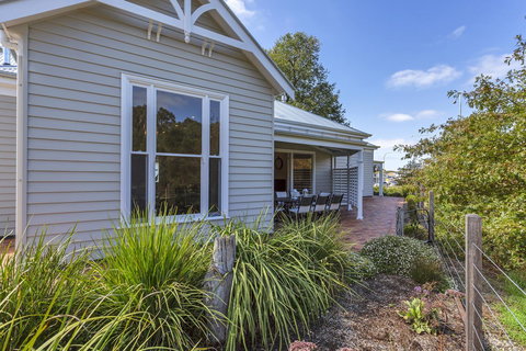 Grandview Accommodation - The Elm Tree Apartments - New Castle Holiday 24