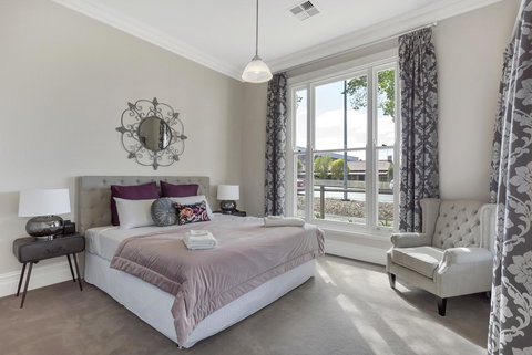 Grandview Accommodation - The Elm Tree Apartments - New Castle Holiday 9