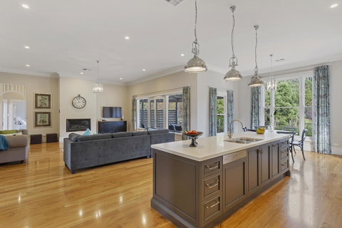 Grandview Accommodation - The Elm Tree Apartments - New Castle Holiday 17