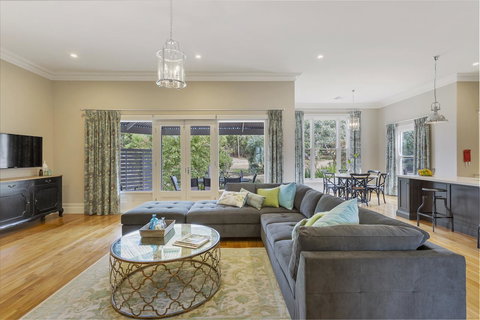 Grandview Accommodation - The Elm Tree Apartments - New Castle Holiday 4