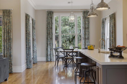 Grandview Accommodation - The Elm Tree Apartments - New Castle Holiday 3